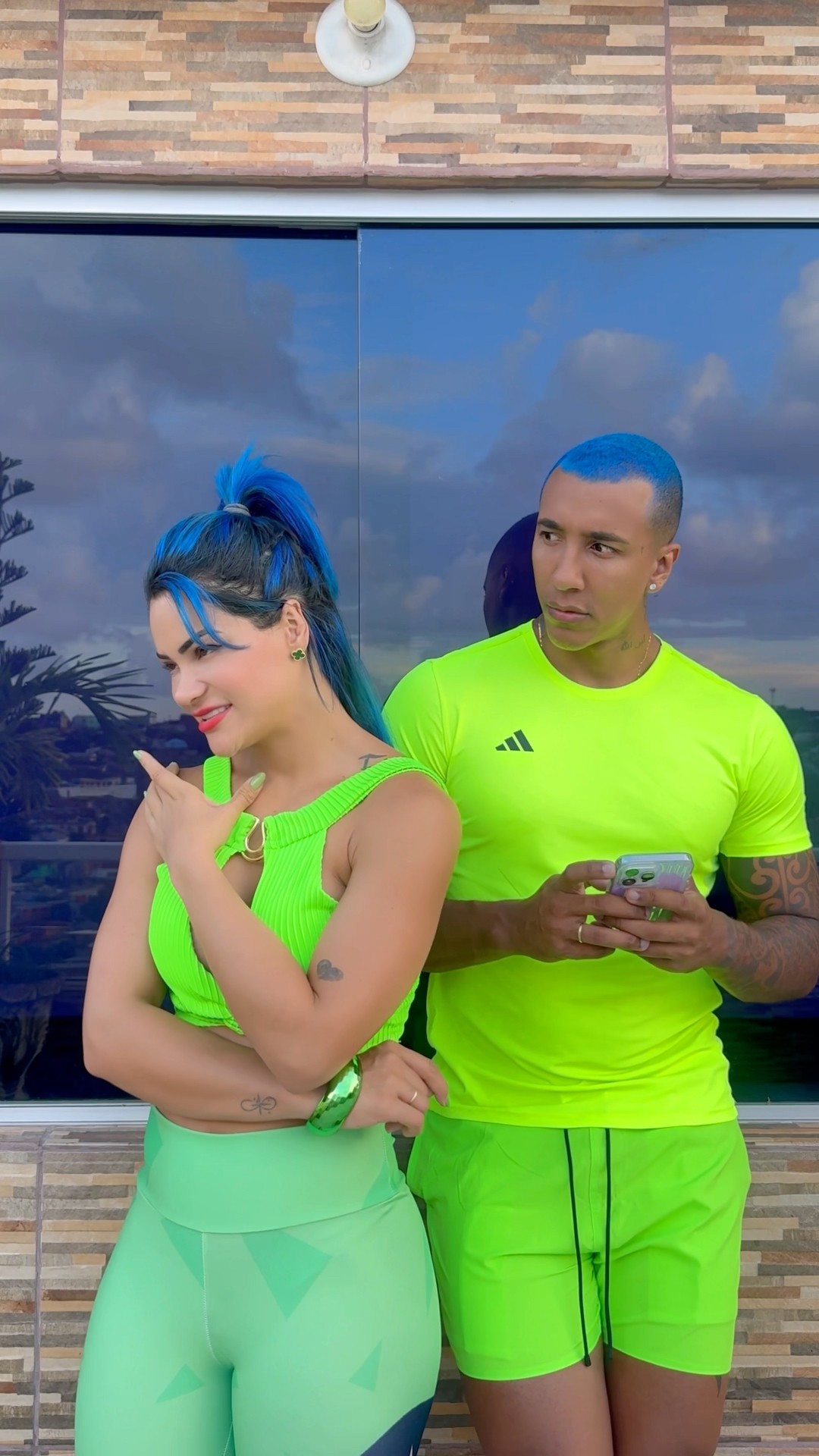 ? Ele acha que não, mas tô de olho no celular dele! @ApolloSant #entretenimento