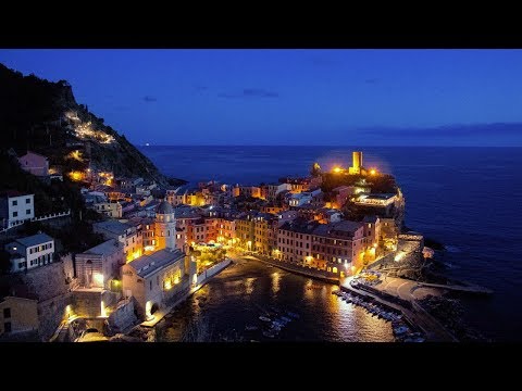 Video: Vandrar längs Cinque Terre-lederna i Italien