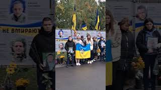 АЛЕЯ СЛАВИ В ПЕРЕЯСЛАВІ 11 жовтня ДРУЖИНИ  І МАТЕРІ ГЕРОЇВ.,,АВТОПРОБІГ "'.