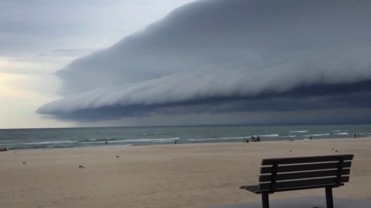 Incredible shelf cloud on Michigan beach (time-lapse) - YouTube