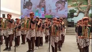 De MUSADIGO angklung-Lagu Maju Tak Gentar #JuniorAngklungCompetition