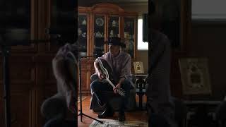 Harry Williams sings