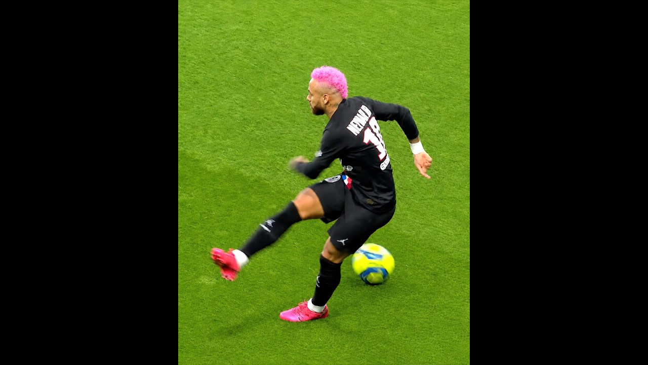 Nobody is Safe from Neymar’s Fakes 😳