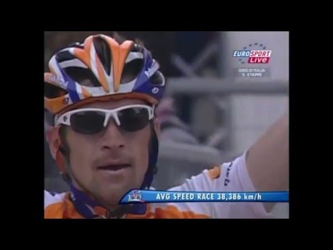 Giro d'Italia 2009 - stage 5 - Denis Menchov vs Danilo Di Luca (awesome long sprint)