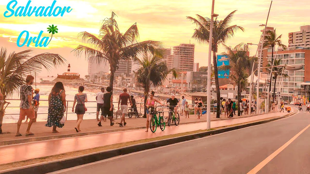Salvador 4K Dirigindo pela orla num pôr de sol de feriado(Farol da Barra, Pituba...)