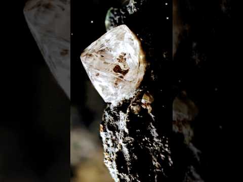 Video: ¿Los carbones se convierten en diamantes?