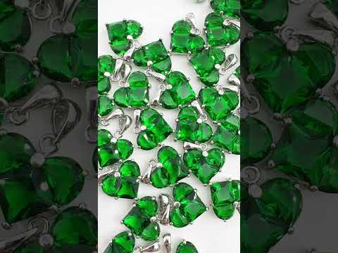Сердца изумрудного цвета