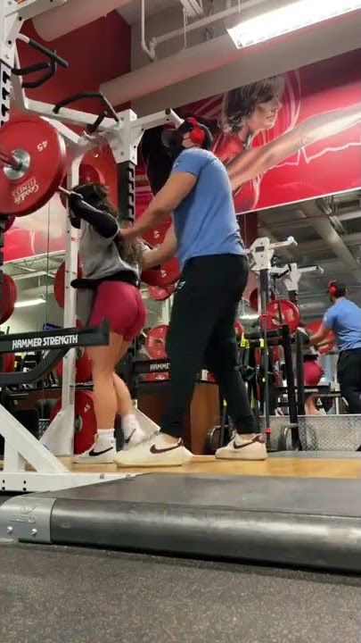 Angkat beban di tempat fitness center #shorts #viralshorts #viralvideo #viral