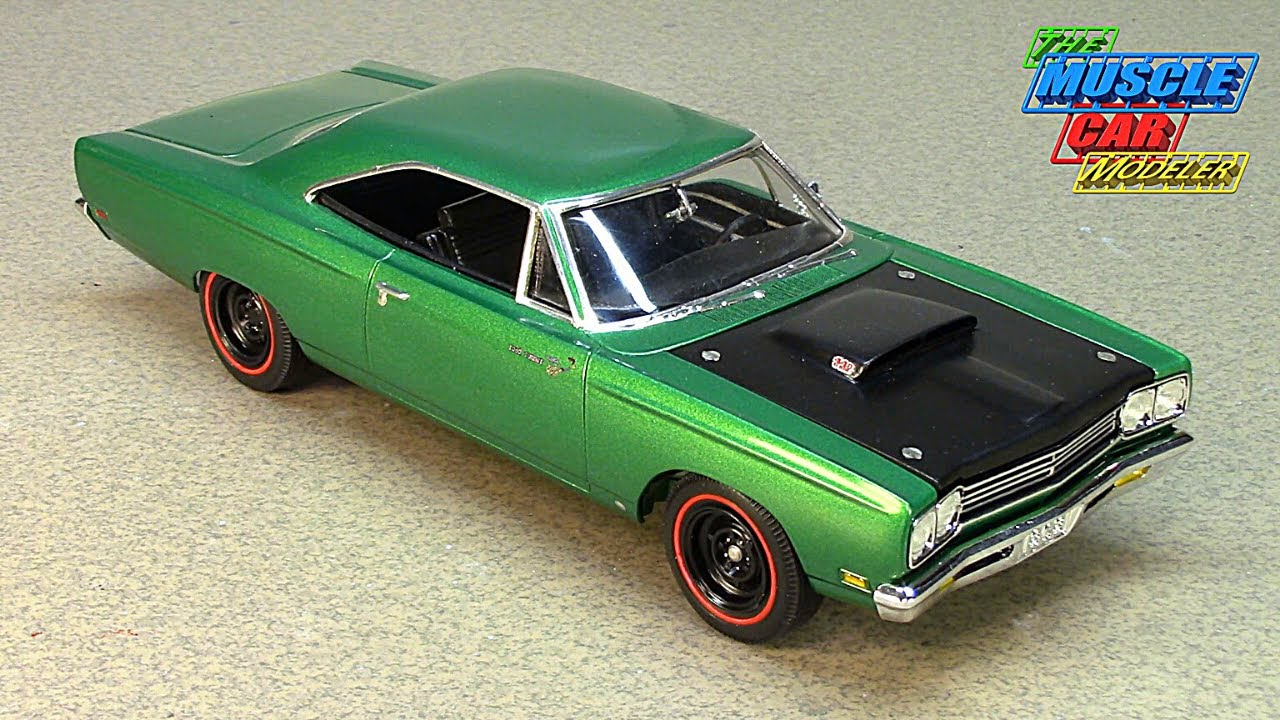 Jo-Han 1969 Plymouth Road Runner A12 440 6BBL Build - YouTube