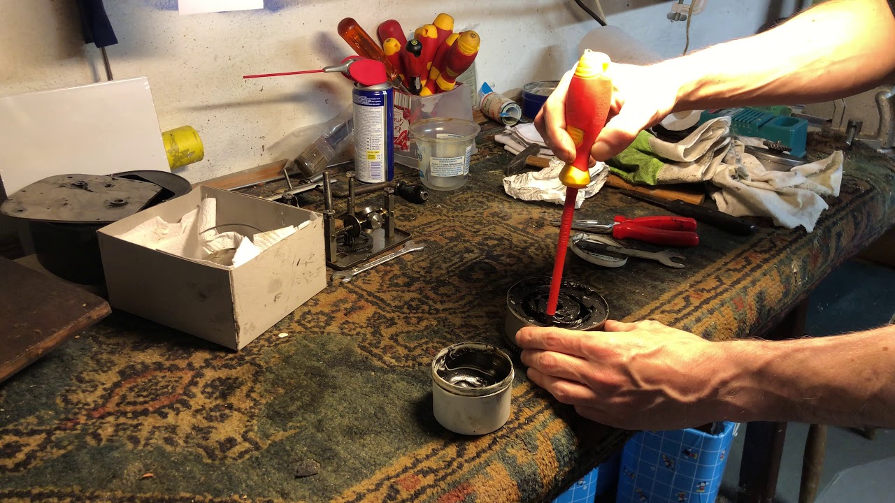 Know? How! ?☝?Grammophon Reparatur: Federwechsel Teil 2 - Einsetzen der neuen Feder - YouTube