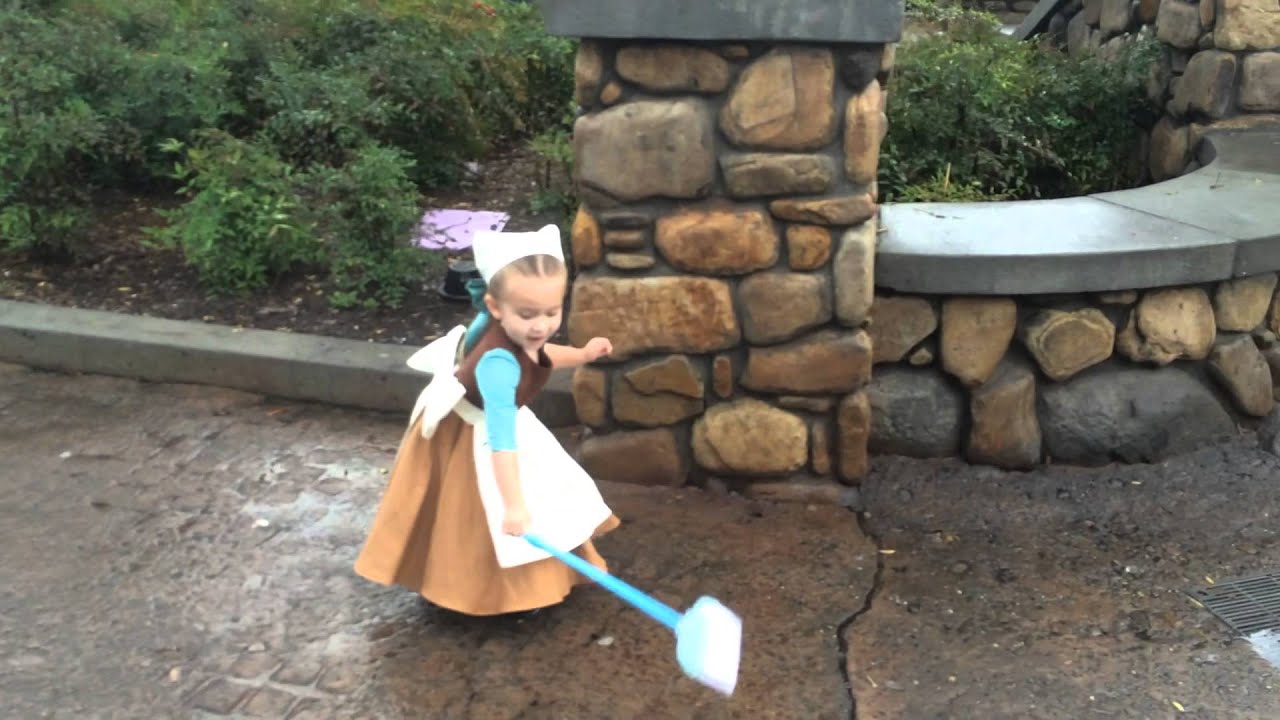 Lane Changes Disney Costumes Four Times in One Day - Magic Kingdom - Walt Disney World