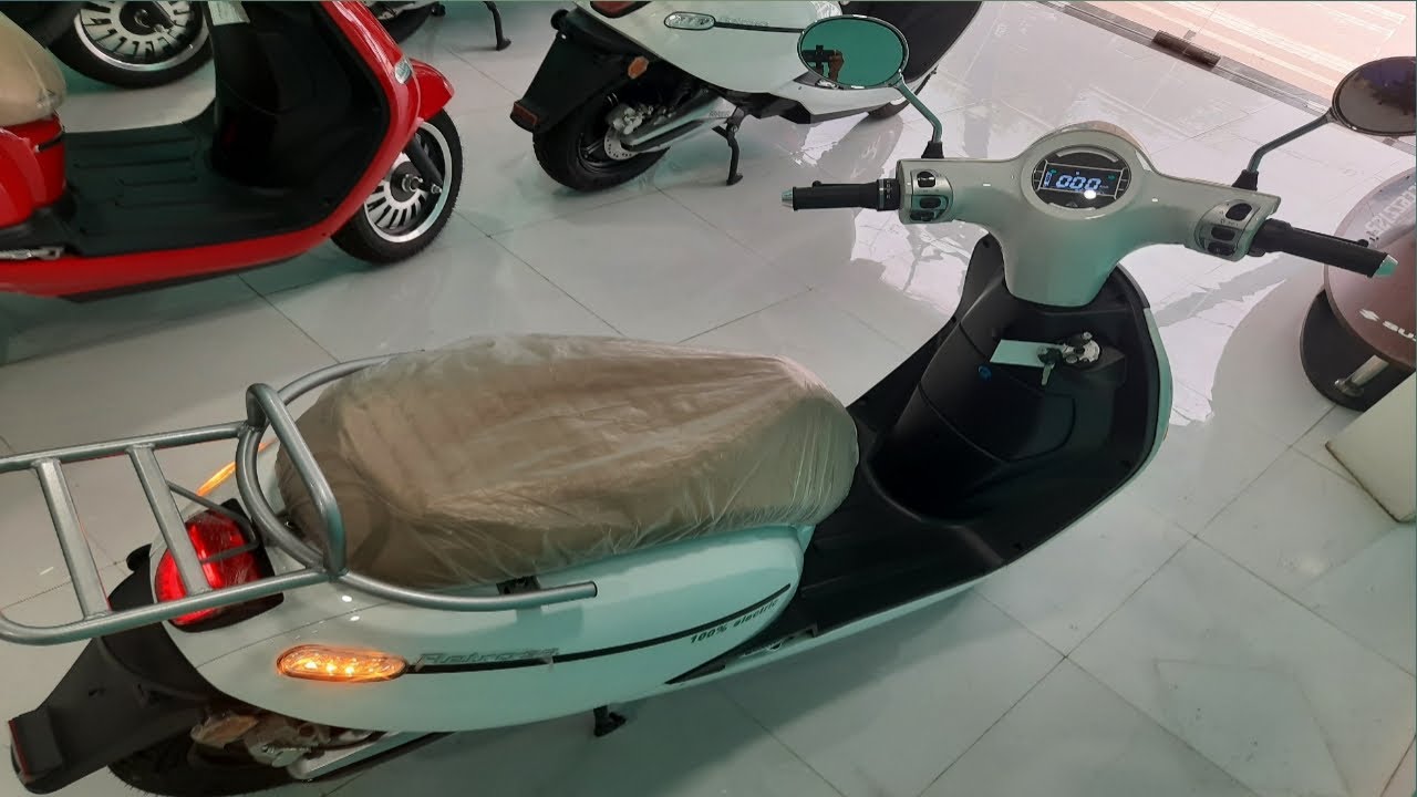 160 KM Range Electric Scooter Avera Retrosa Full Review Explore The