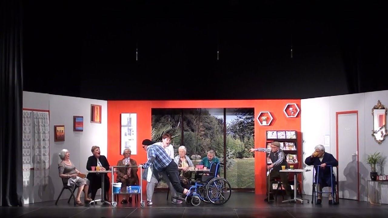extrait de la pièce de théâtre: "Les Vieux Cons" - YouTube