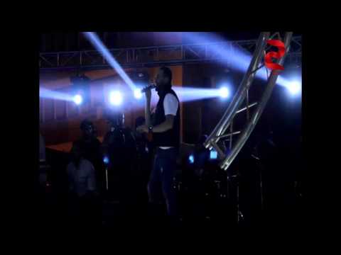 تامر عاشور يشعل مسرح دمنهور بأغنية انا راجع