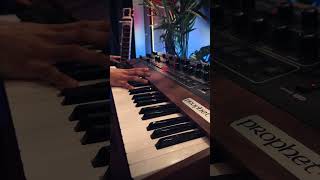 Weird Prophet-5 R2-D2 Sound. Mod wheel + LFO + Res #prophet5 #analogsynthesizer #r2d2