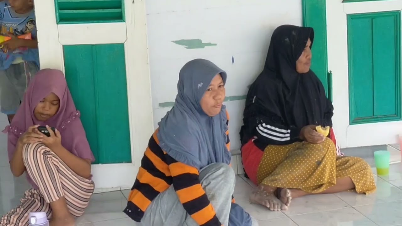 Semangat Pembangunan Masjid AN-NUR Lobu Kec Lobu Sulteng..Mak Mak Majelis Taklim HEBAAAAAT....