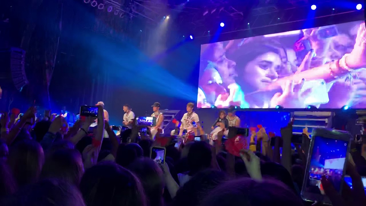 CNCO EN VIVO/ LIVE WORLD TOUR - Orlando - Fan Enamorada y Leen Cartas con Aaliyah