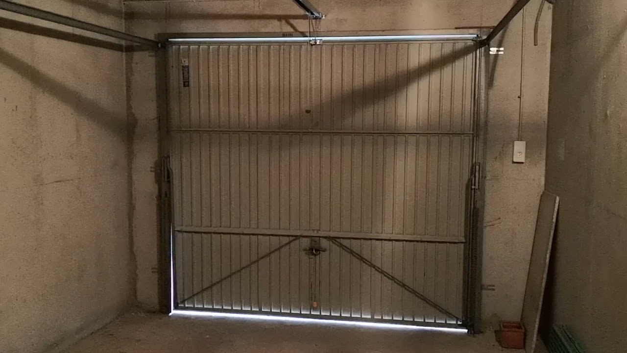 Porte de garage automatique SRE Elec, électricien à Redessan YouTube