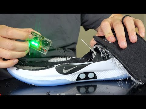 nike basketball shoes that lace themselves