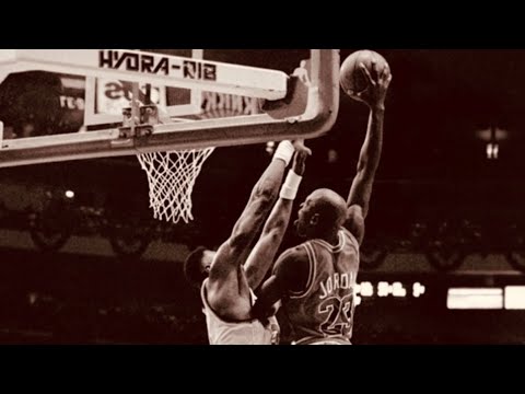 MICHAEL JORDAN DUNK on PATRICK EWING