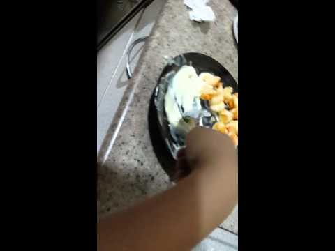 Making mayo prawn