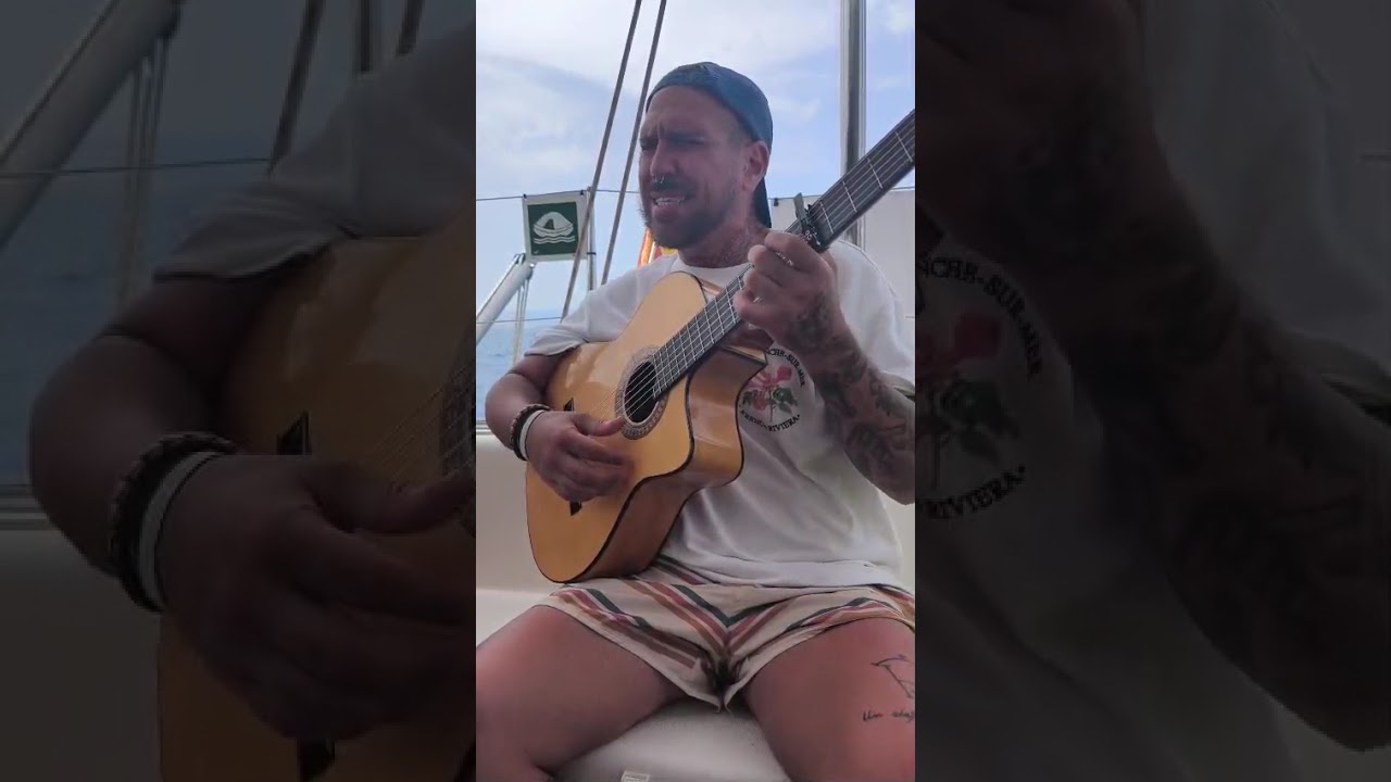 ⁣Los Flamenkitos Oficial & Catamarán Dragón de Oro !!