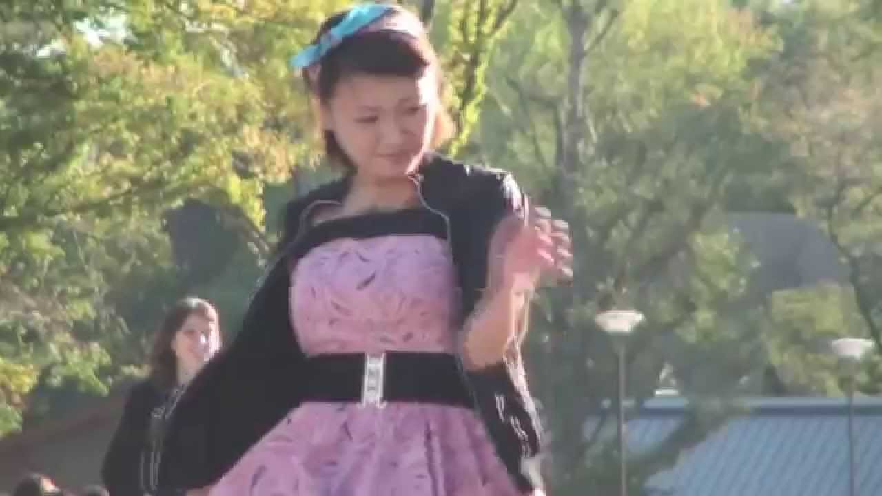 上野公園でロカビリーダンス 笑顔のキュートなツイストレディ Youtube
