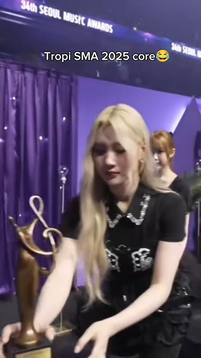 SEOUL MUSIC AWARDS 2025 trophy core 😭 #Hearts2Hearts #illit #Vvup #kiiikiii #seoulmusicawards #funny