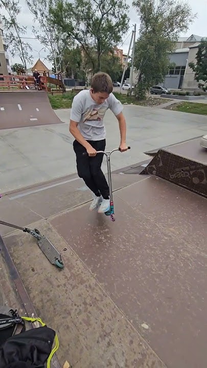 моя раскатка на стол #уссурийск #хз #skatepark #самокат - YouTube