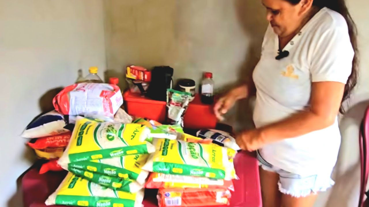 DONA NEIDE  ESTA MUITO AGRADECIDA COM UMAS  DOAÇÕES QUE ELA GANHA VEJA 