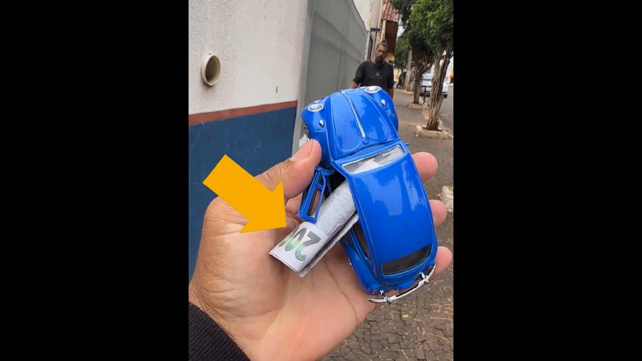 Milionário gentil dá bolo de dinheiro para Humilde Pedreiro
