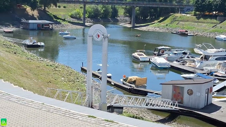 Baja, ahol még a szökőkút is izzad