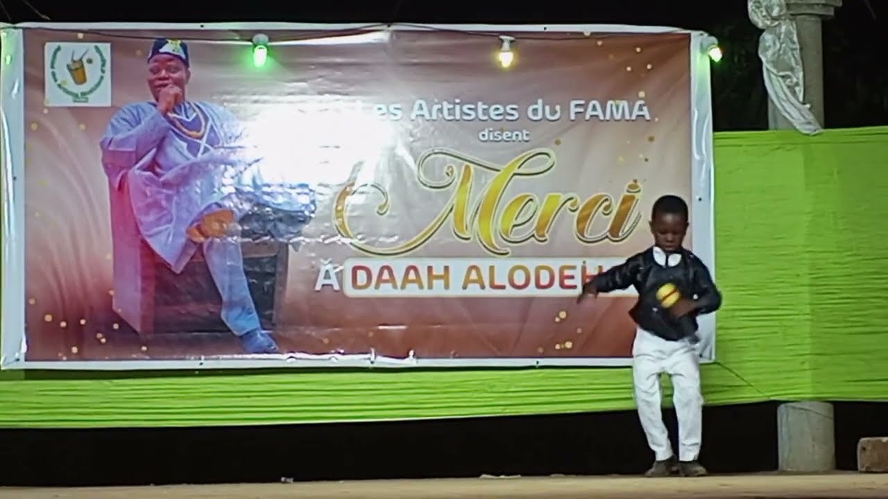 Incroyable :Le petit Carrenasse met le feu sur scène. Du ooooouuuuuf