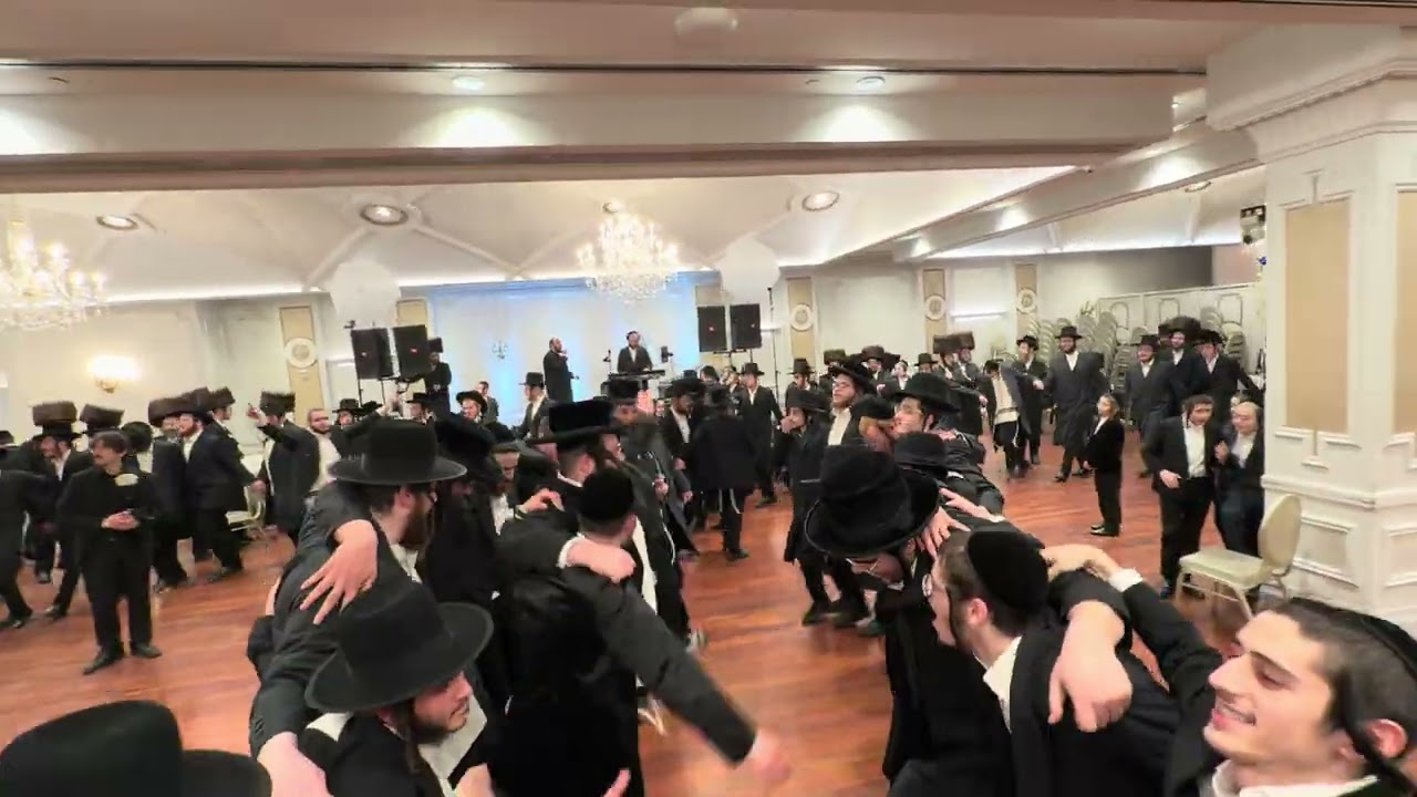 Yankey Briskman on the keys & Chaim Brawn @ Moshe Sthui Hit