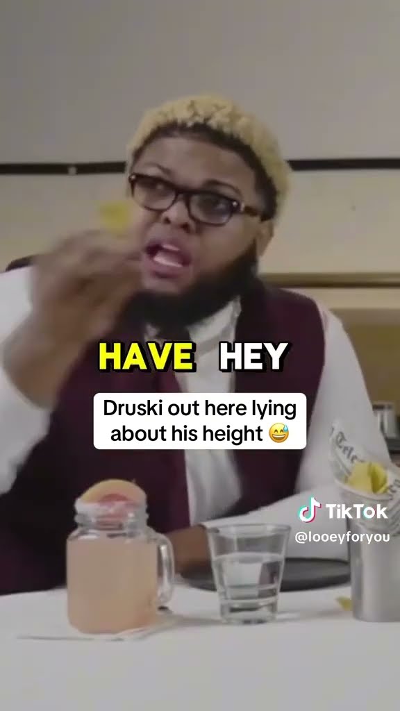 Druski out here lying about his height #hoodnews #druski #bobbialthoff #thereallygoodpodcast #lol
