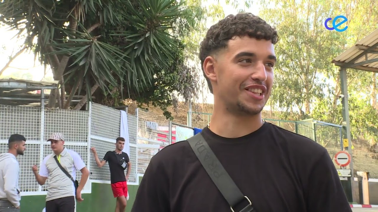 Un centenar de migrantes continúan acampados fuera del CETI