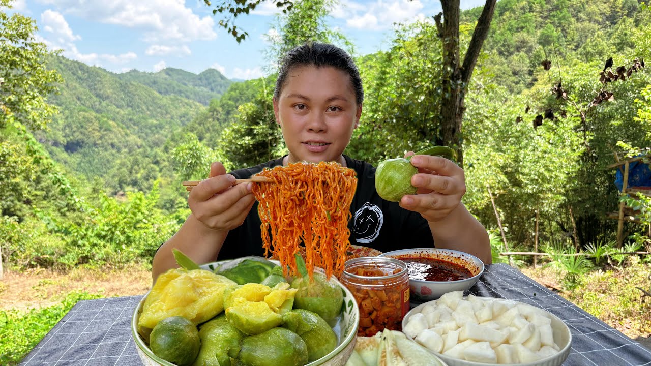 今天简单煮几个嫩南瓜，配着火鸡面吃过瘾
