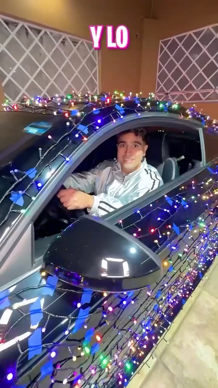 Salí por la ciudad en un Arbol de Navidad rodante????