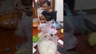 Kompak masak bareng, Teman Thailand iris bawang kacang  ??❤️? (06-08-2023|07.01) shorts
