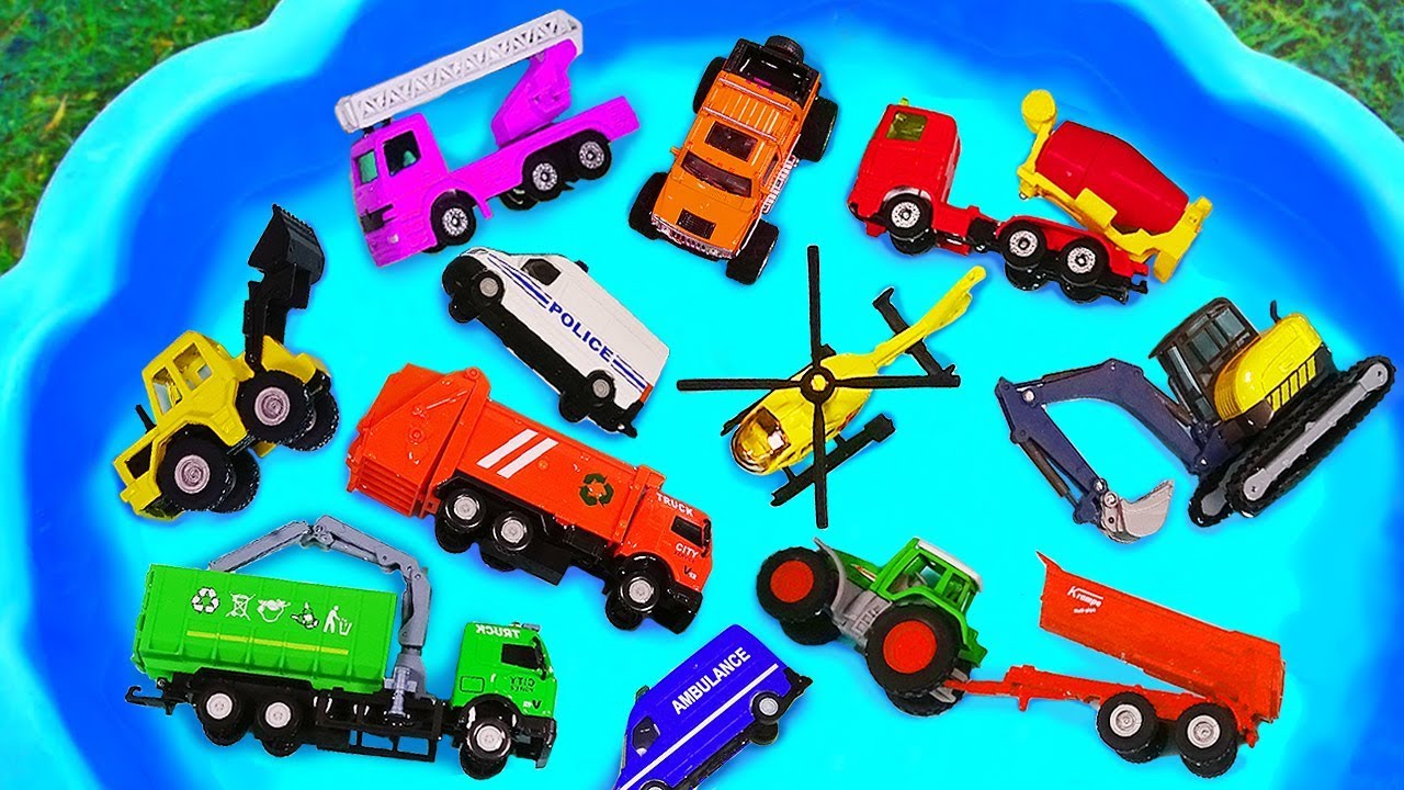 Spielzeugrezension und Lernen von Namen und Geräuschen von Baufahrzeugen