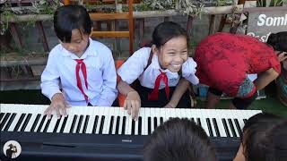 Le Piano Dans Le Chemin - Don Khone