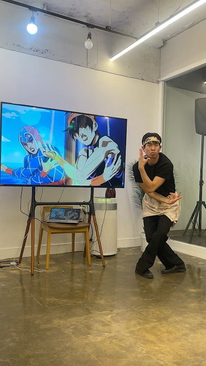 Strange Japanese animation dance with unknown identity😂