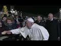 Pope Francis apologizes for swatting woman