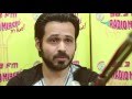 Emraan Hashmi & Kriti Kharbanda's First Kiss | RJ Prerna finds out about Emraan's pink lips