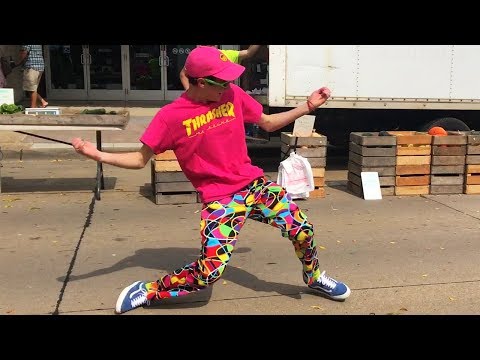 Video: Fortniteja Spet Tožijo, Tokrat Mama Orange Shirt Kid