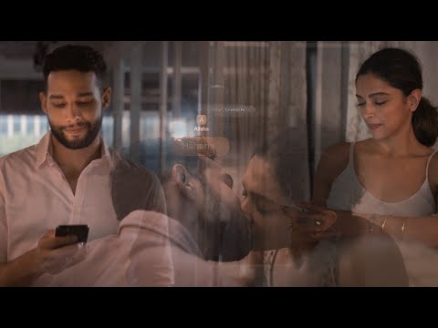 Deepika Padukon न क य Ananya Pandey क Bf क Kiss Geharaiyan In Hindi