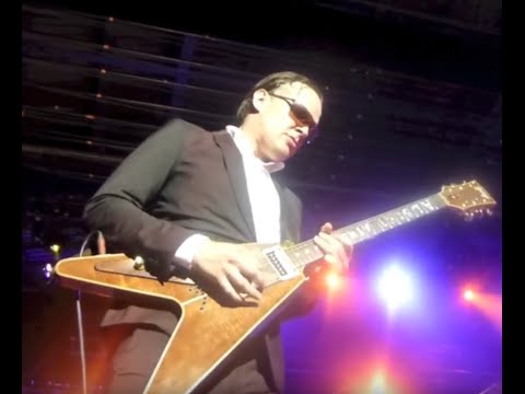 Joe Bonamassa Playing Albert King's Lucy ~Born Under a Bad Sign