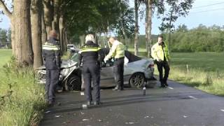 Auto botst tegen boom bij Hoogeveen 5-6-2020 (4K)