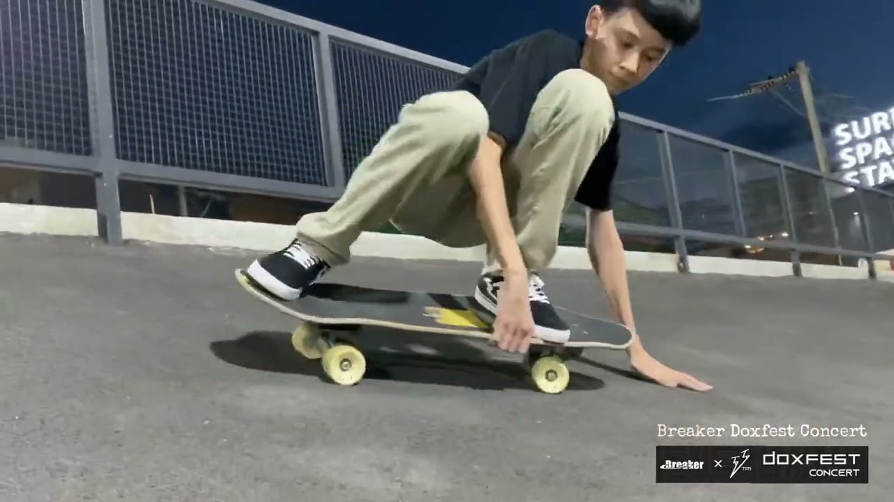 รองเท้าเบรกเกอร์สนีกเกอร์ รุ่น Breaker X Tata Doxfest Concert