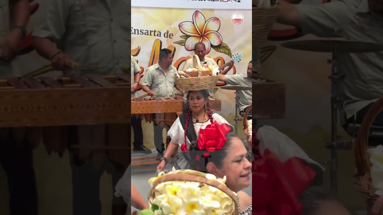 Tuxtlecas realizaron la primer ensarta de flores